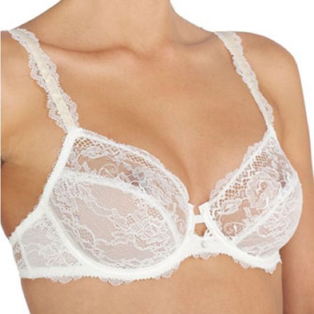 Chantelle Eternelle full cup leavers lace bra 32D in the color “milk” NWT